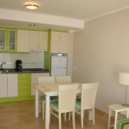 Szálloda Ar Esmeralda 2*