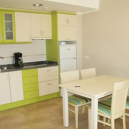 Szálloda Ar Esmeralda