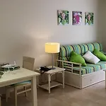Ar Esmeralda מלון 2*